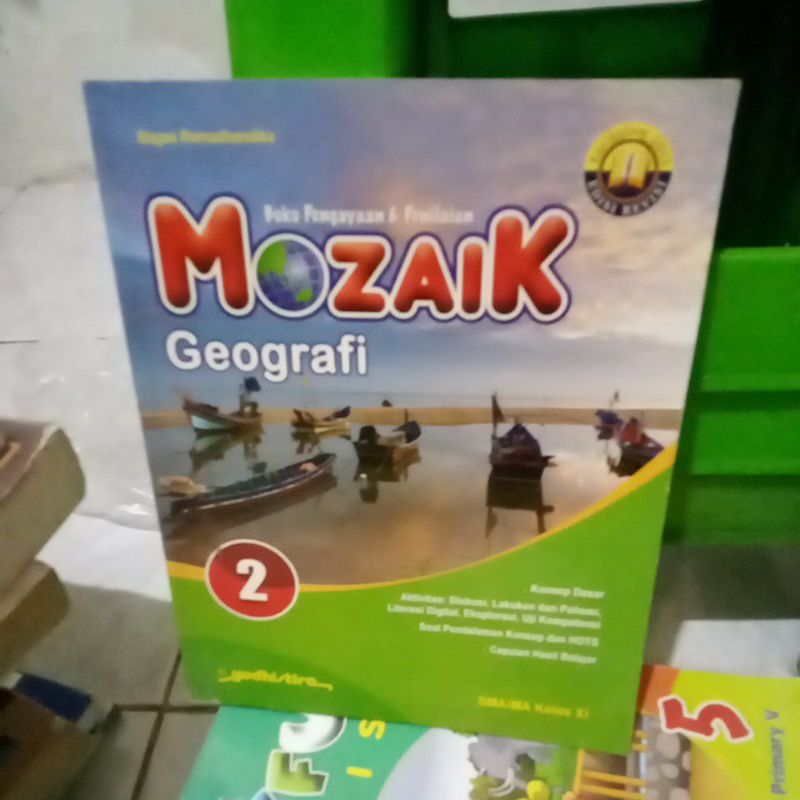 buku pengayaan dan penilaian mozaik geografi kelas 11 SMA