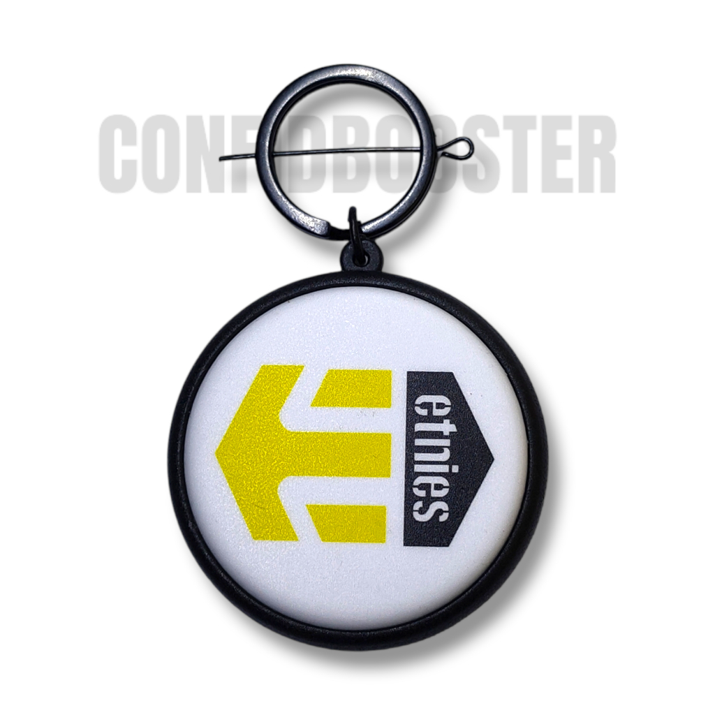 Etnies Gantungan Kunci