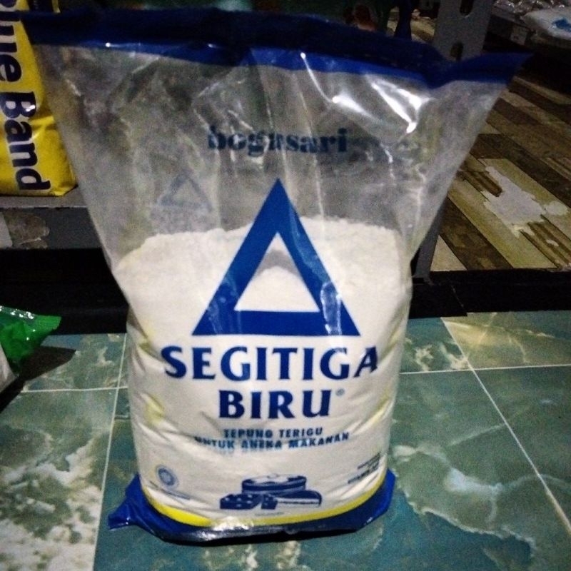

Terigu Segitiga Biru Ekonomis 1kg