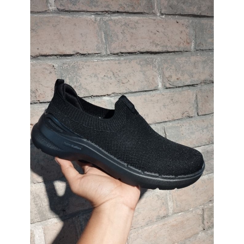 SEPATU SKECHERS GOWALK 6 MEN