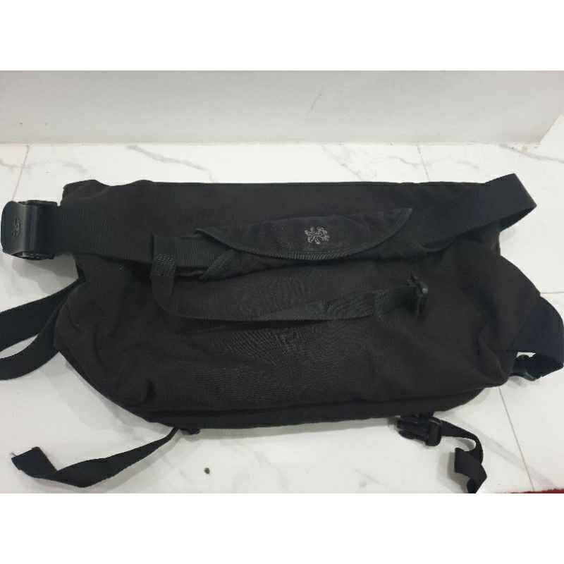 Preloved Tas Slingbag Crumpler bekas the complete seed