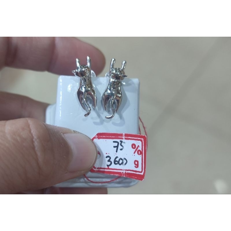 Anting emas 75 kucing tidur