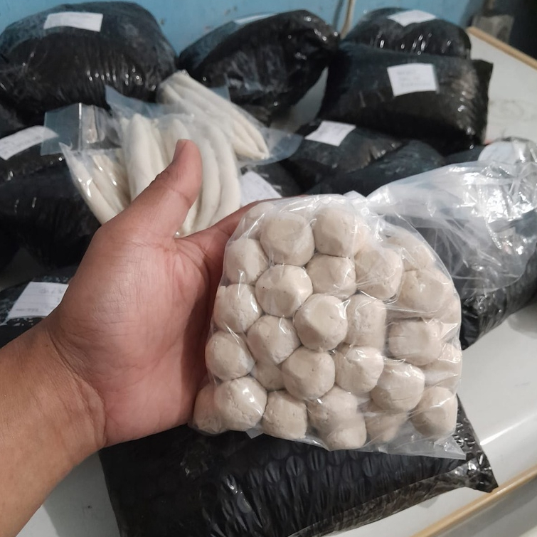 

TAHU BULAT MENTAH ISI 50 BUTIR GROSIR MIN 6 BUNGKUS