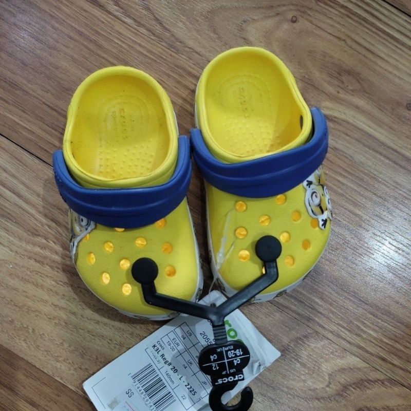 Sandal Crocs Minions 205512-730