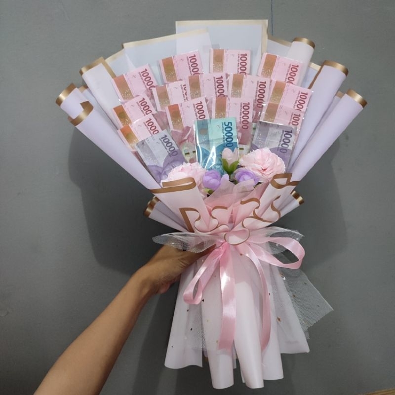 Buket bouquet wisuda pernikahan ulang tahun dan acara besar bisa request warna dan tambah kartu ucapan