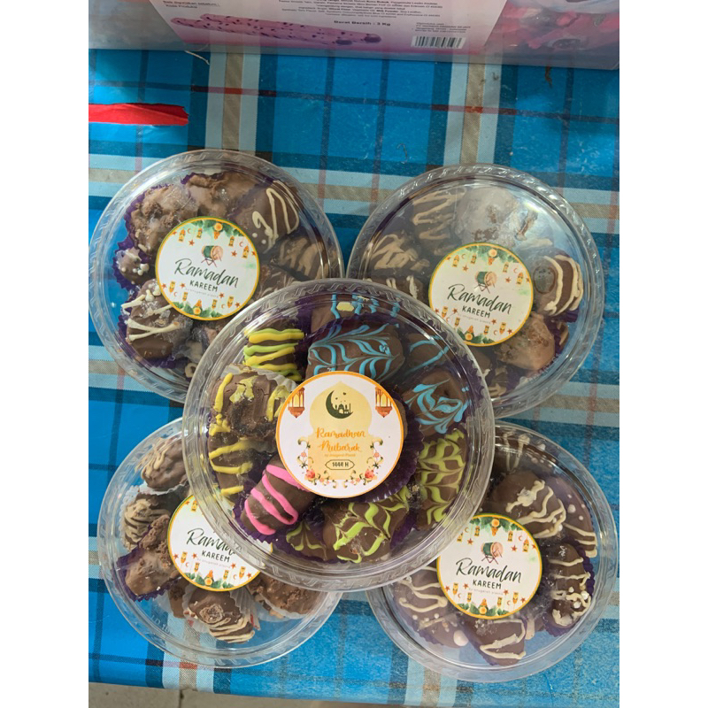 

Coklat Kurma Toples