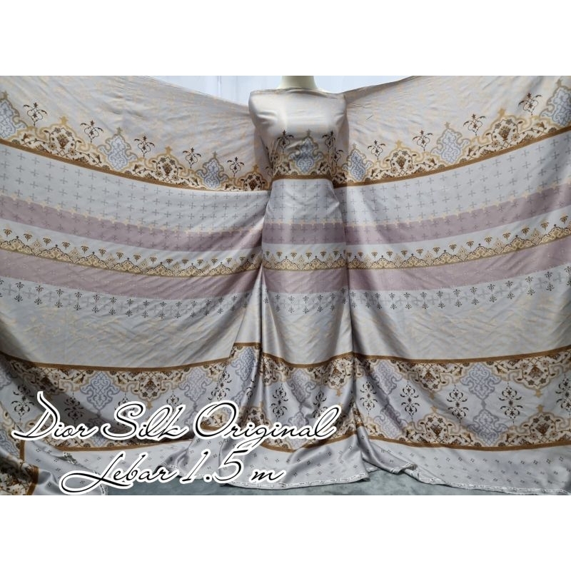 KAIN METERAN BAHAN DIOR SILK/BAHAN GAMIS ECERAN/BAHAN TERLARIS/BAHAN MOTIF MEWAH/ BAHAN UNTUK GAMIS,