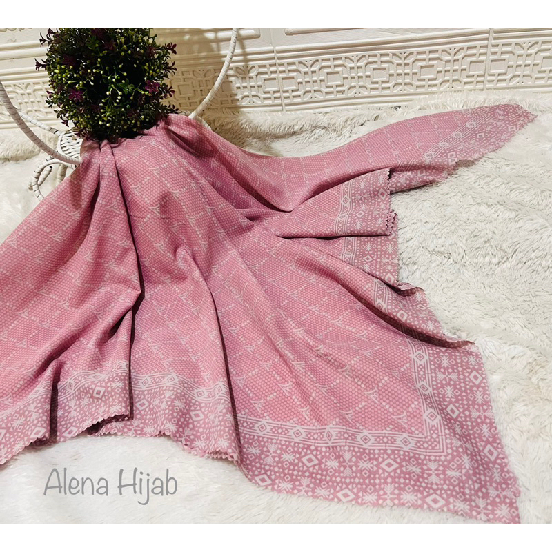 Em3 Scarf by Alena Hijab, Kerudung Segiempat Voal Motif Premium Mussy series