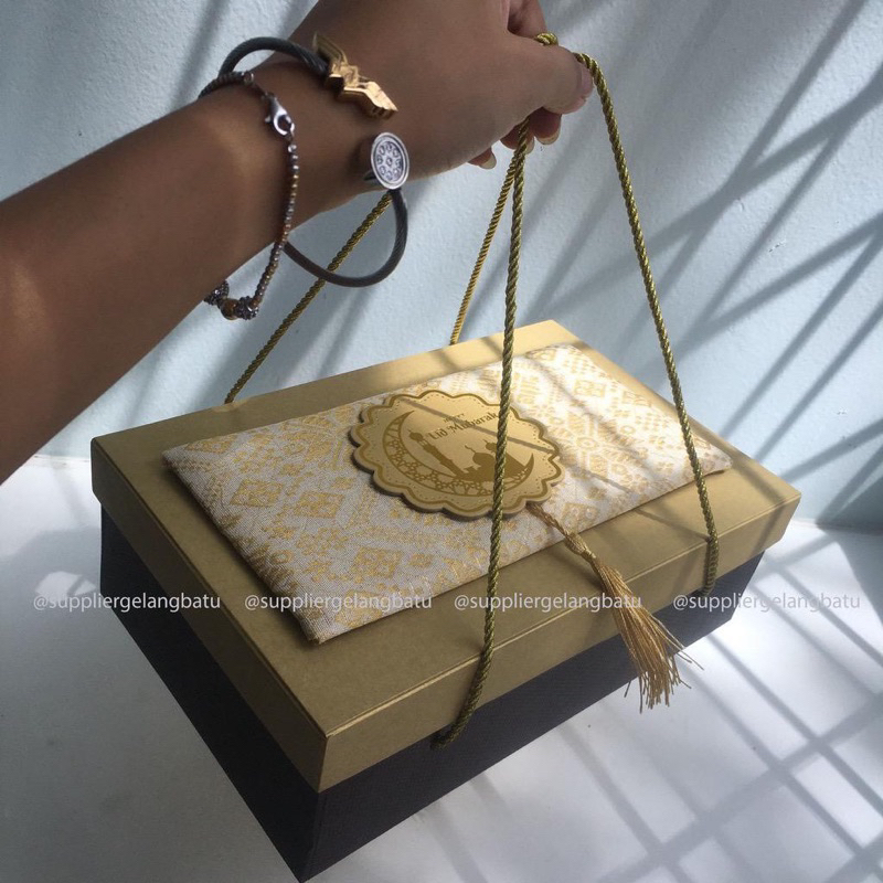 

15 pcs box kue kering isi 3 350gram tanpa sekat gold brown
