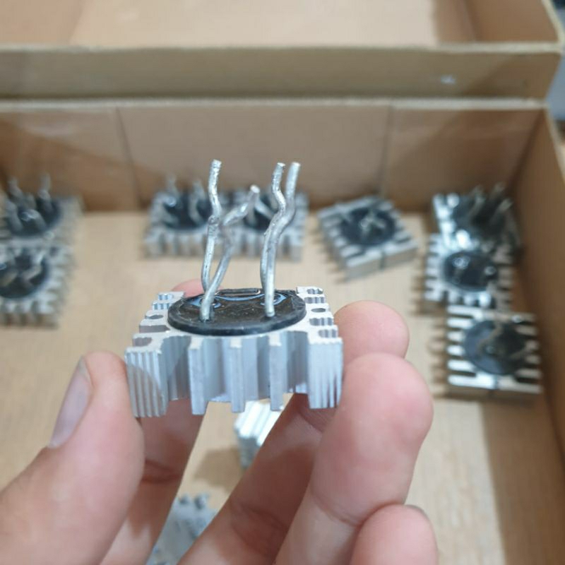 DIODA BRIDGE 10A + Pendingin