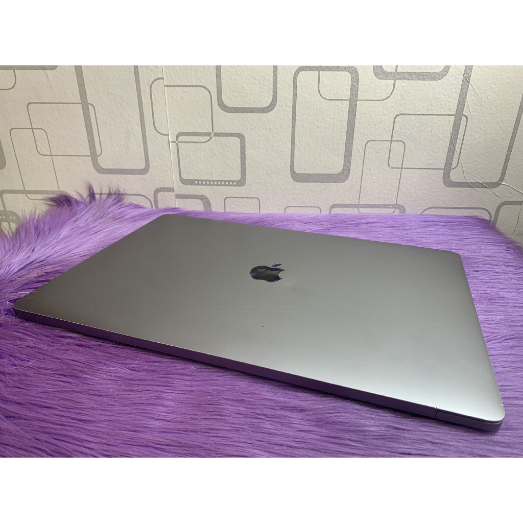 MacBook Pro Retina 2017 15in Core i7 16GB SSD 256GB Gaming