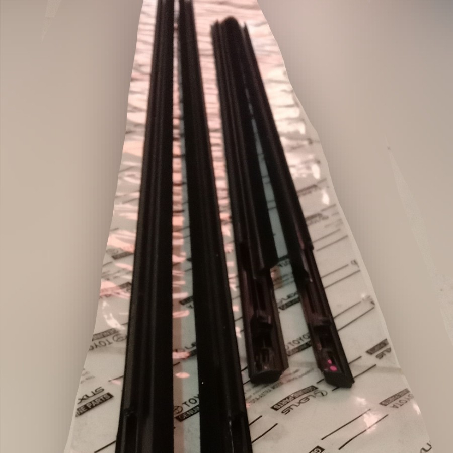Pelipit/Weather Strip Kaca INNOVA HITAM Original