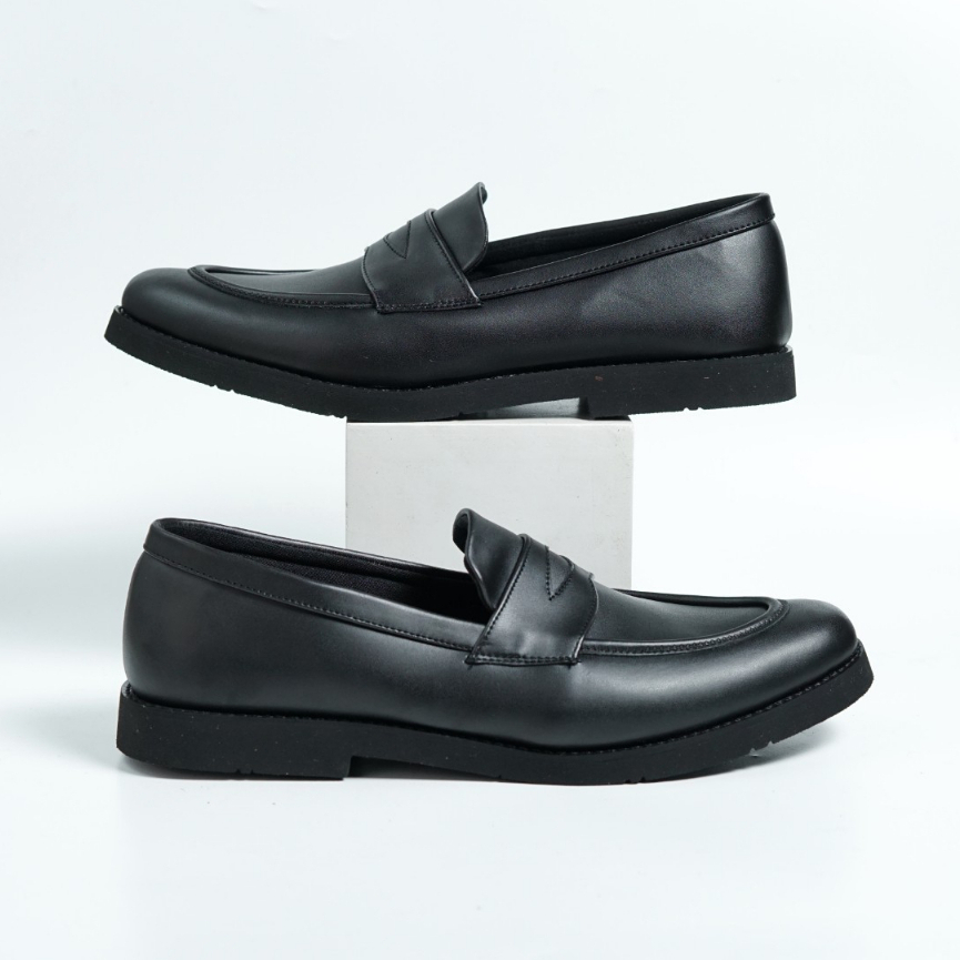 Sepatu Loafers Kasual Formal Hitam Kulit Klasik Kantor Kerja Kuliah Pria Cowok Loafer Slip On - Malvin