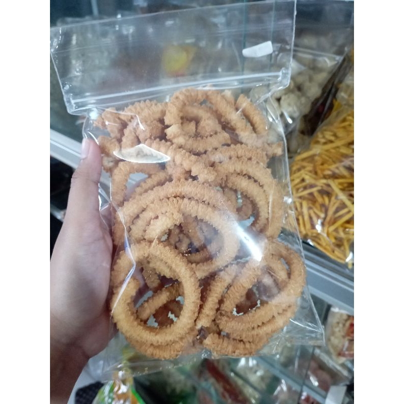 

Snack kriuk jajanan akar kelapa