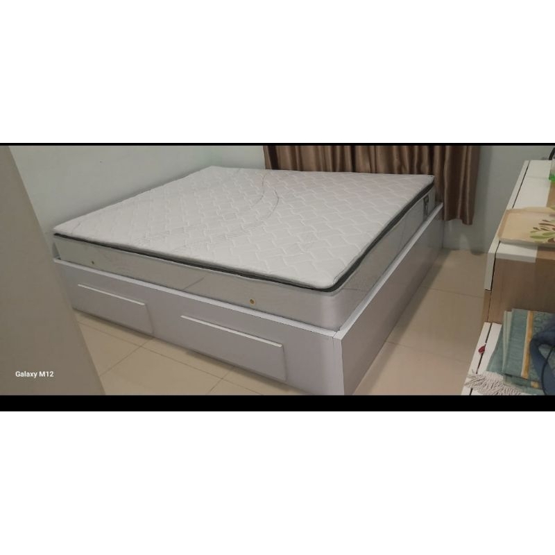 divan laci tanpa sandaran