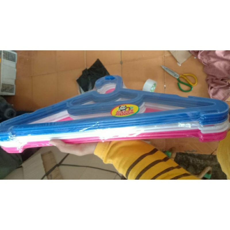 Hanger Gantungan Baju Plastik bahan tebal dan kuat 12pcs