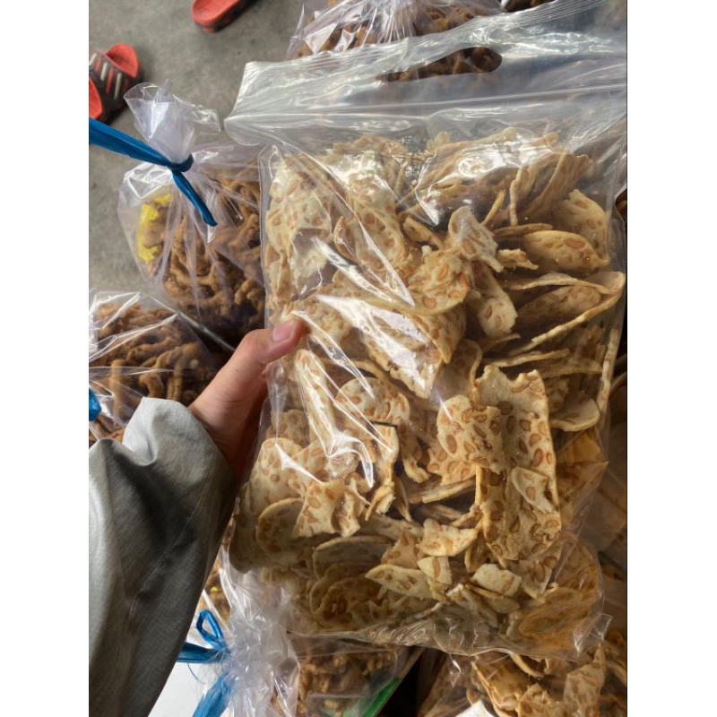 

KERIPIK TEMPE SAGU 1/2 KG GROSIR FREE KARDUS ORIGINAL DAN PEDAS