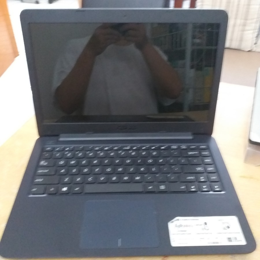 Laptop ASUS E402Y Amd E2-7015 Dual Core 1.50ghz Ram 4GB SSD 256GB 2nd***