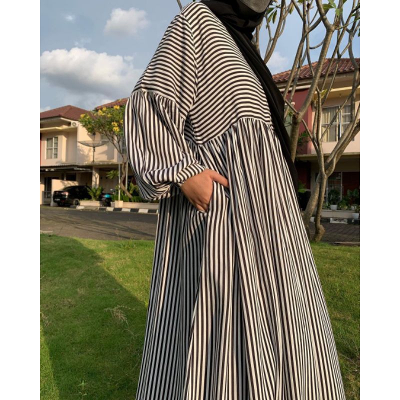 Preloved Gamis - Alisya Dress by burdah kemala stripe monokrom monochrome dress hitam putih garis li