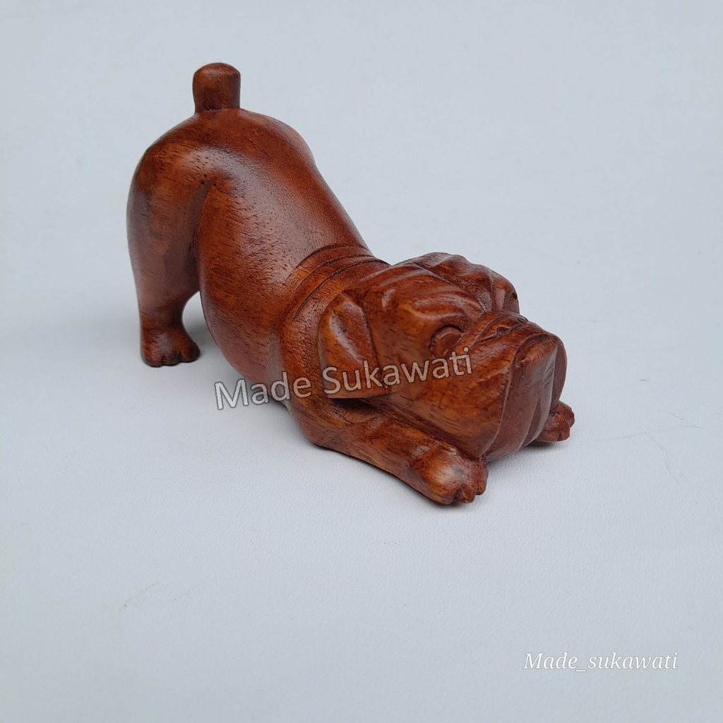 Patung kayu Anjing Bulldog Sleik Menungging Kerajinan handmade Bali