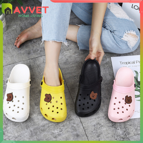 AVVET Sandal Jelly Unisex 6731 Sendal Karet Anti Slip Motif Lubang Sandal Rumah Pria Wanita Tali Belakang Bahan Karet Elastis Slipper Free Hiasan Sendal Kepala Beruang