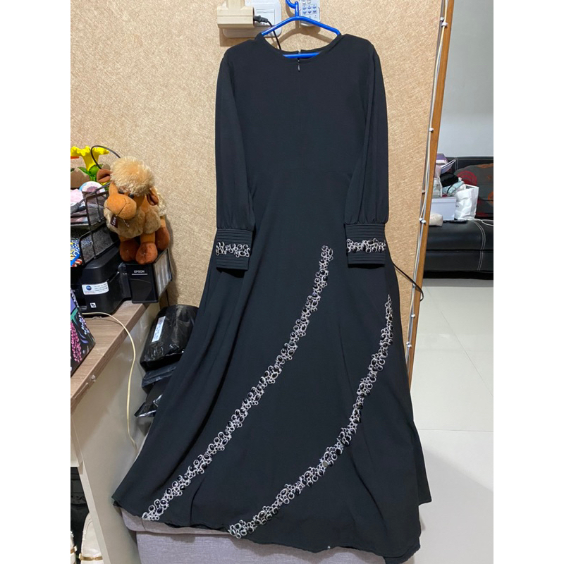 Preloved L Hitam Gamis Busui Renda Swarovski Motif Polos Payung Umrah Haji Lebaran Syari Dingin