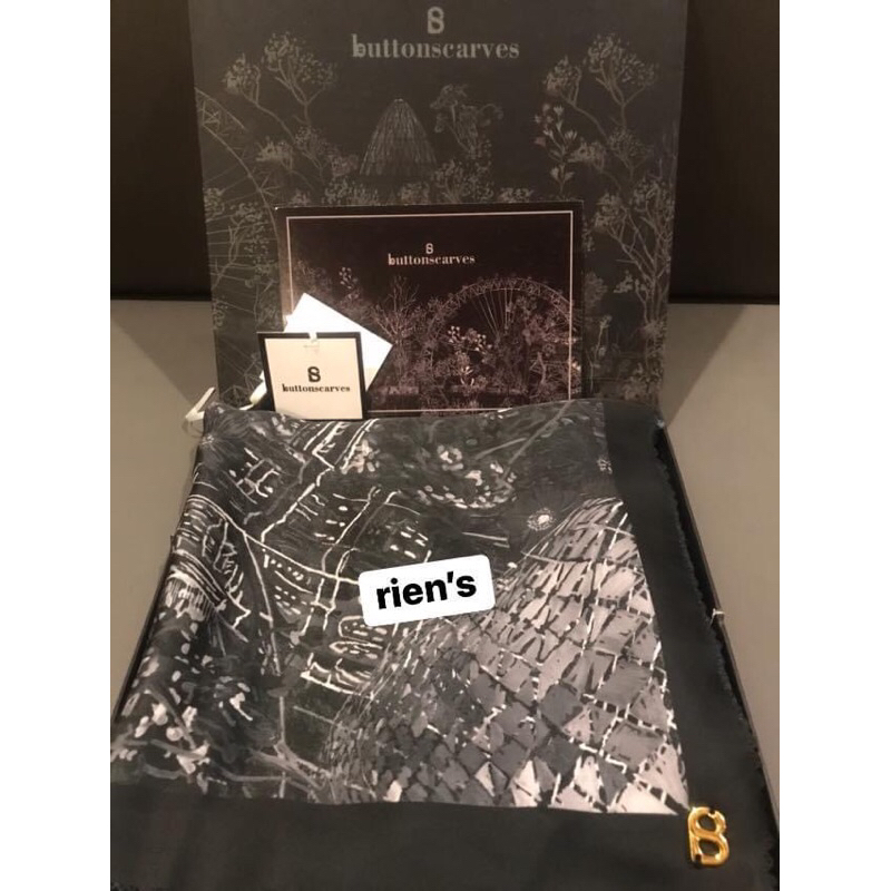 Buttonscarves British Black PL