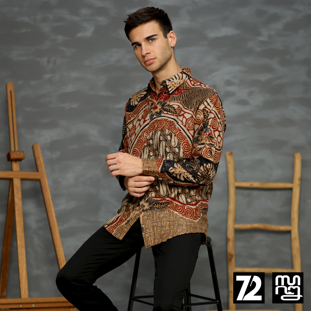 KEMEJA BATIK PRIA LENGAN PANJANG Kemeja Dobby Slimfit Motif Parang Roll Warna Hitam Merah 723159 Cap 72 - Baju Kemeja Atasan Pakaian Setelan Batik Pria Cowok Laki Laki Remaja Keluarga Kantor Lengan Panjang Modern Slimfit Slim Fit Premium Kekinian