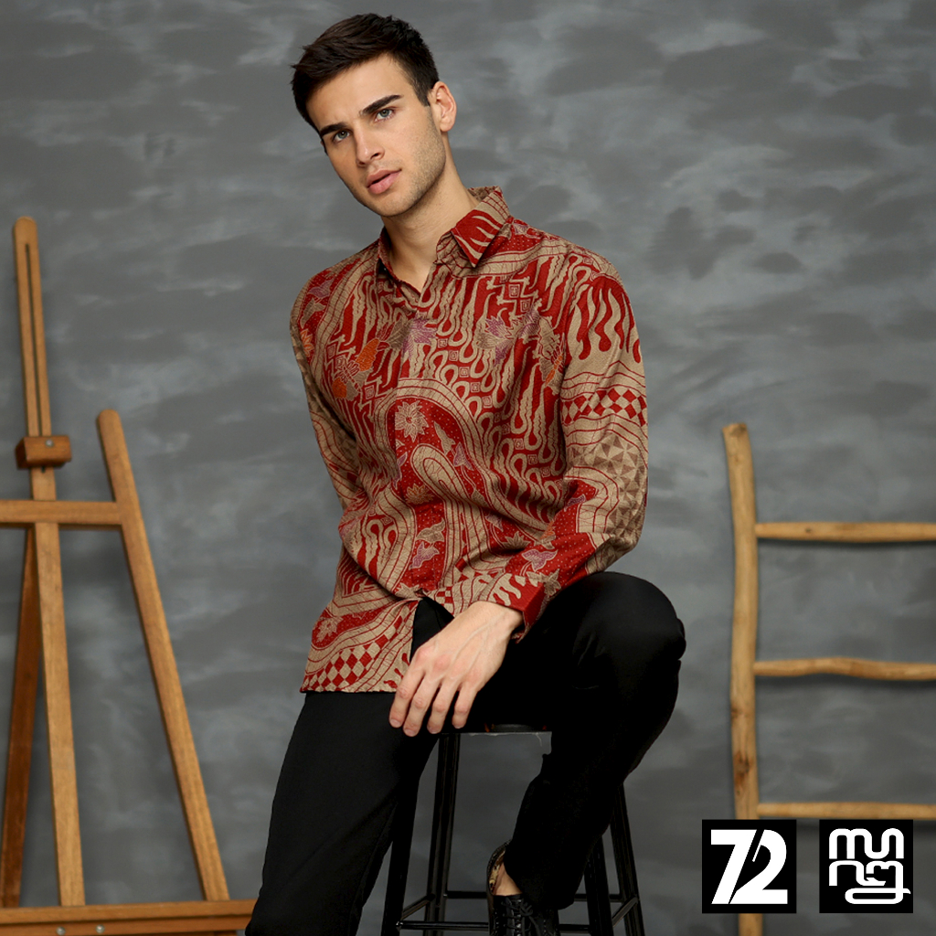 KEMEJA BATIK PRIA LENGAN PANJANG Kemeja Dobby Slimfit Motif Parang Kupu Warna Merah Coklat 723161 Cap 72 - Baju Kemeja Atasan Pakaian Setelan Batik Pria Cowok Laki Laki Remaja Keluarga Kantor Lengan Panjang Modern Slimfit Slim Fit Premium Kekinian