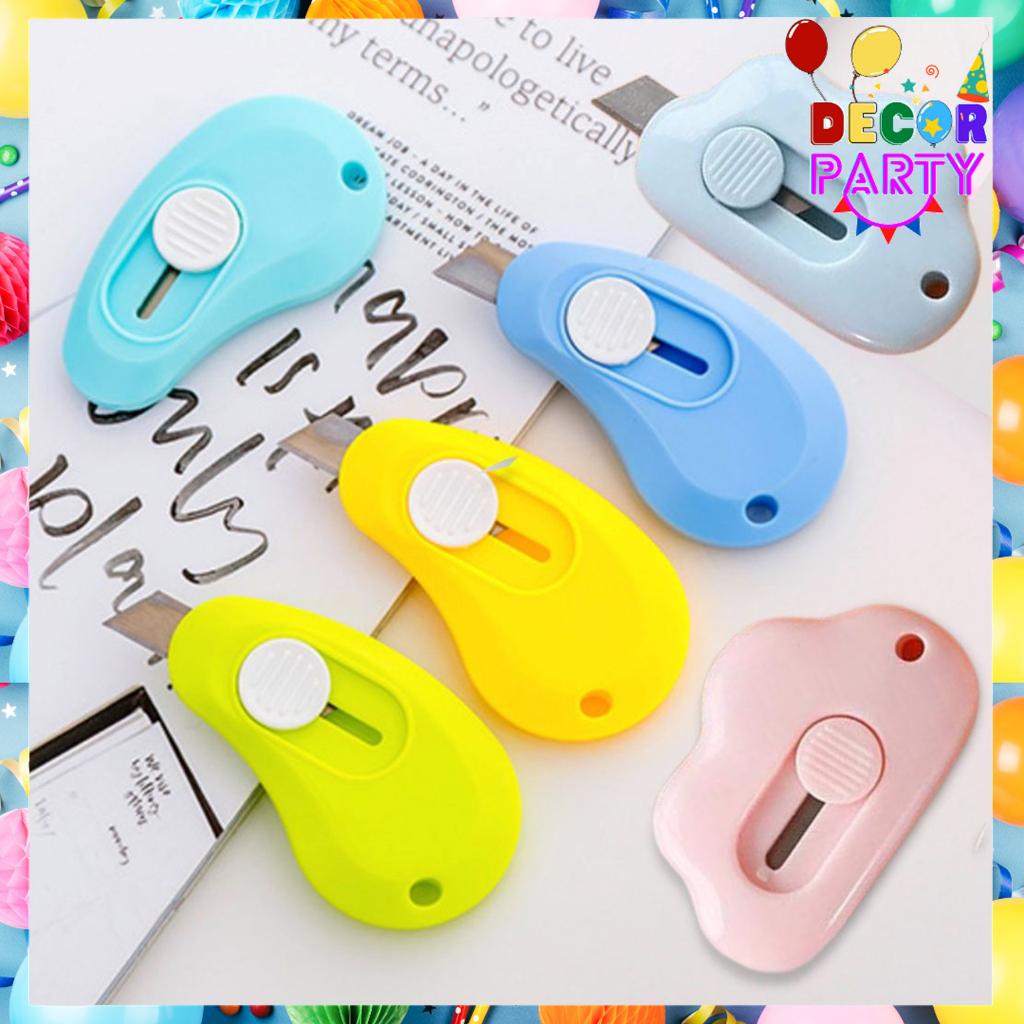 

DP Cutter Mini Portable Bentuk Awan Bunga Oval Wortel Mini Cutter Polos Travel Kit Pemotong Kertas Paper Cutter Lucu Bentuk Oval Awan Warna Pastel Untuk Unboxing Paket