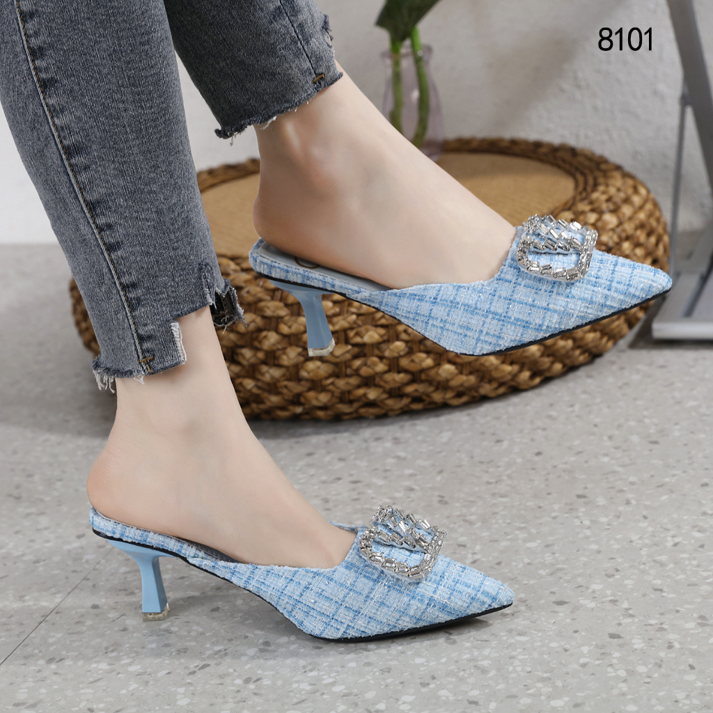 V 8101 Heels