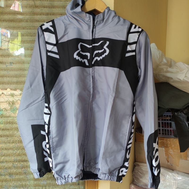 JAKET PARASUT WATERPROOF/JAKET FOX RACING/JAKET TRAIL/JAKET MOTOR/JAKET ABU HITAM/JAKET KUALITAS PRE