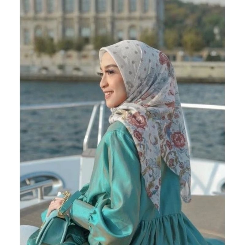 Buttonscarves Royale White XL