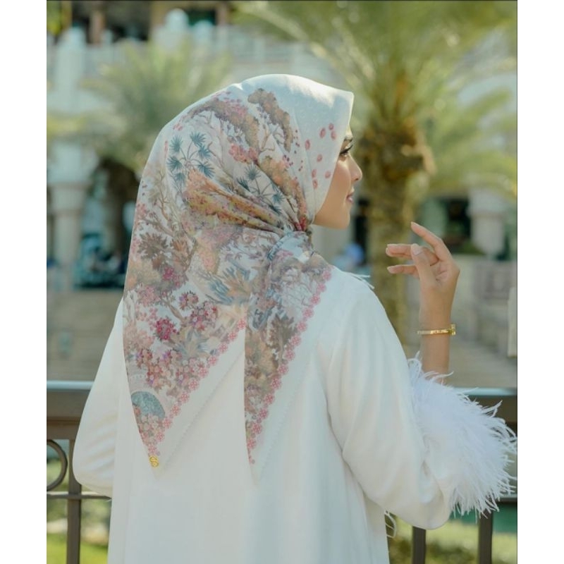 Buttonscarves Buttonscraves The Al Qasr Al-Qasr AlQasr Hampers Pearl Morocco Prayer Robe Brooch