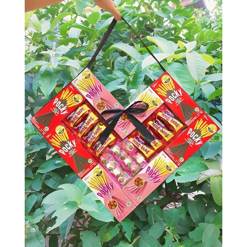 (B) POCKY LOVE PINK MERAH BENG BENG DAN YUPI/paket/bingkisan Snack Ulang Tahun/Ultah/ Wisuda/Kado/Hadiah Pacar/sahabat/Sidang skripsi/seminar/santunan anak yatim