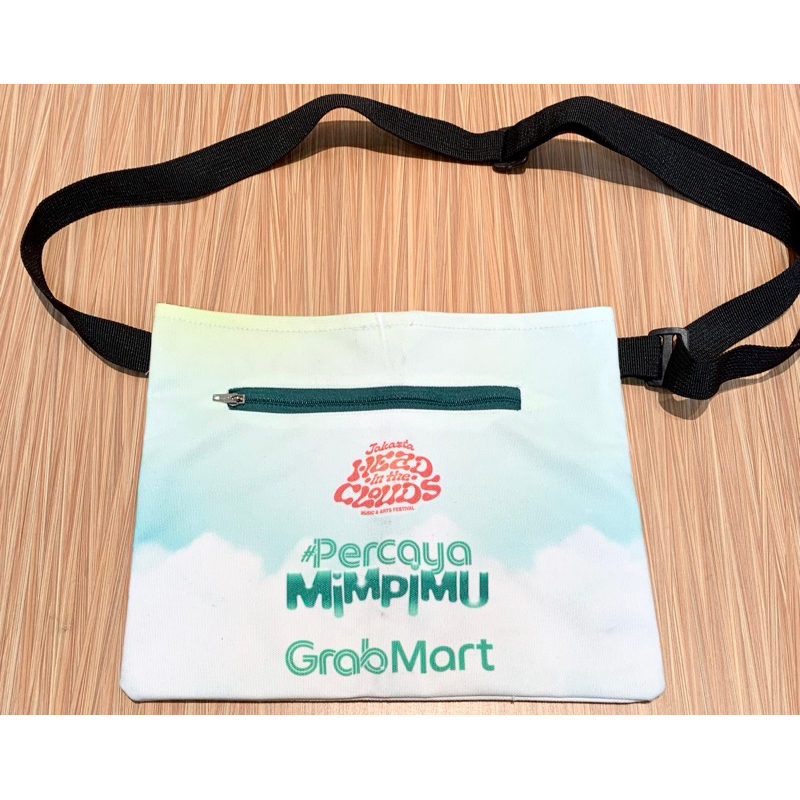 Head in the clouds x Grab Sling Bag