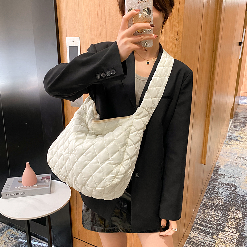 Tas Minimalist Textured Shoulder Bag 10090