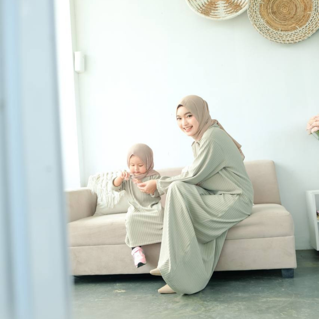 Lisa Dress | Dress Knit Hornet Premium