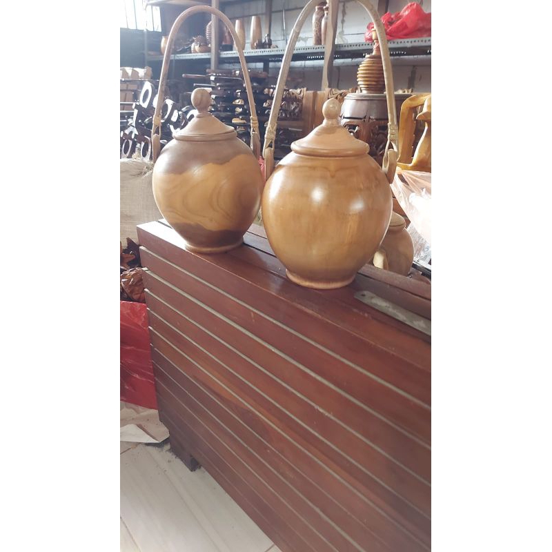 Guci kayu jati gantung