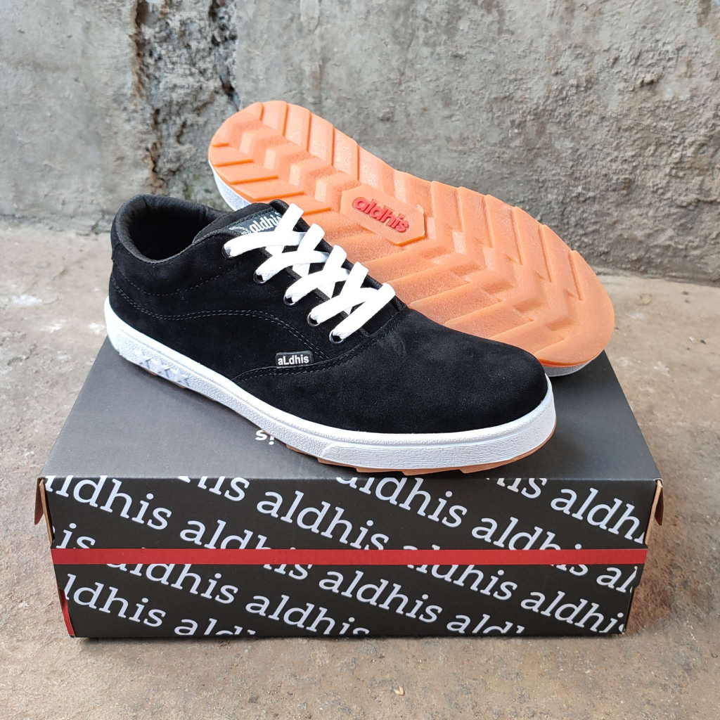 Sepatu Pria Sneakers Cowok Keren Buat Gaya Sekolah Kerja Kets Casual Kekinian Original Lokal Aldhis S320 Hitam Black Gum