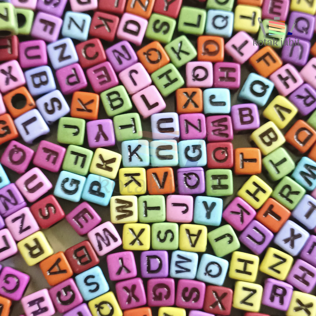 (10 gram) manik huruf kubus warna warni campur mix random manik-manik mote monte parel kotak alfabet konsonan vokal alphabet 10gr 10 gr 10gram gelang kalung gantungan kunci nama