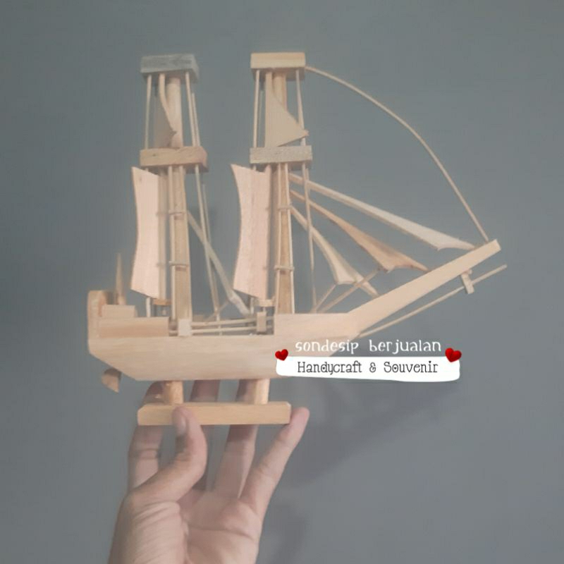 MINIATUR KAYU KAPAL PINISI & SEPEDA