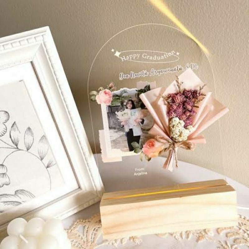 BUCKET IN AKRILIK/FOTO AKRILIK/BUKET IN AKRILIK/GIFT BOX AKRILIK WISUDA/KADO WISUDA/HADIAH ULTAH/HAD