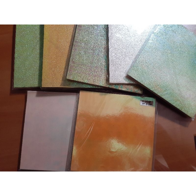 

Kertas origami ukuran 12 x 12 cm bahan kertas kilap