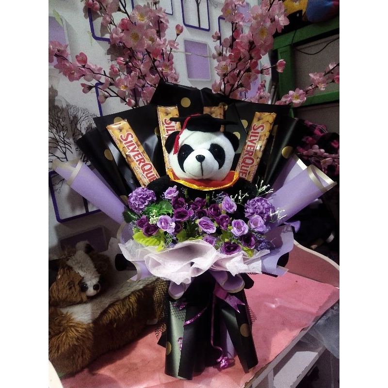 

buket wisuda,buket boneka wisuda,coklat 58gr 4pcs,bunga palsu.