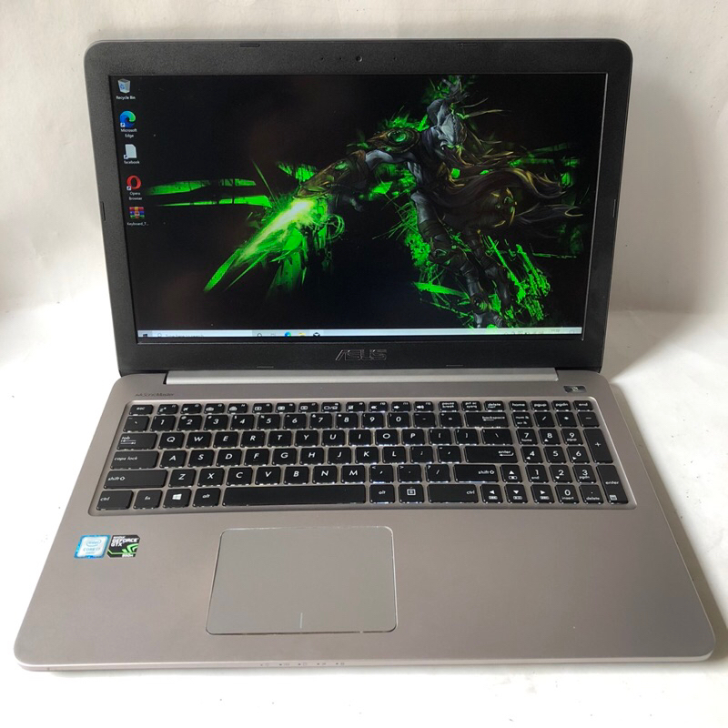Laptop Gaming Rendering - Asus K501U - Core i7 gen 6 - Dual vga Nvidia GTX950M