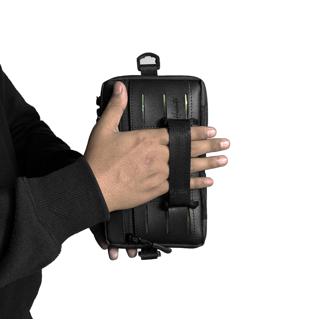 Harmits Project RAMPAGE Clutch Pria Warna Hitam Multifungsi (Hand bag + Sling bag + Hanging bag) Bahan Bimo Nilon Waterproof