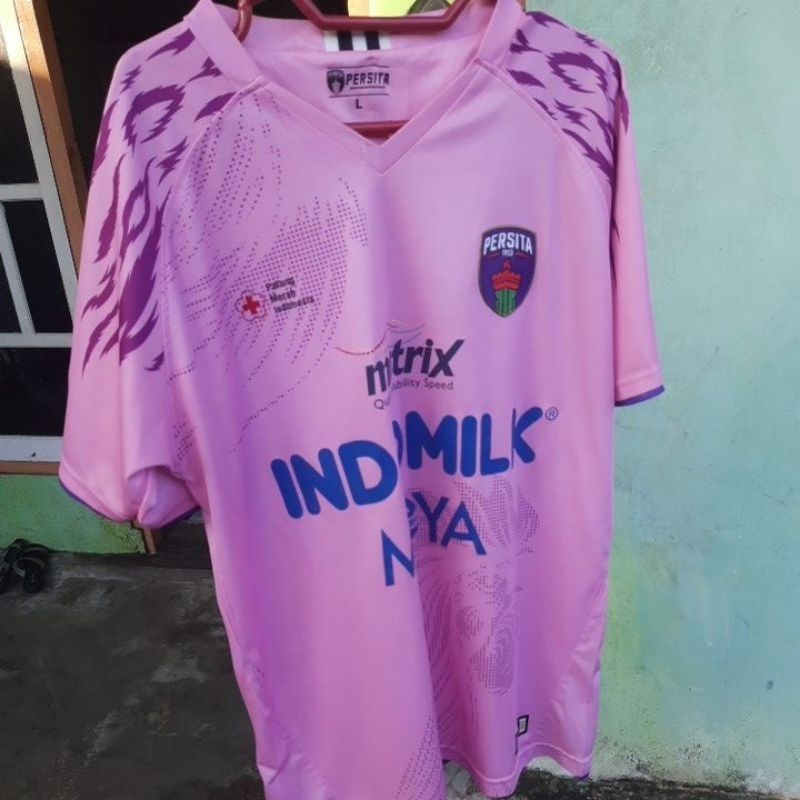 Jersey Third atau Jersey ketiga Persita Player issue, lengkap dengan logo sponsor heat transfer dan 