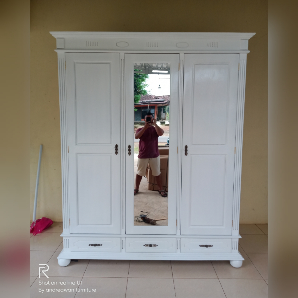 Lemari Pakaian Kayu Jati 3 pintu Model Minimalis Laci Bawah finishing Cat Duco Putih