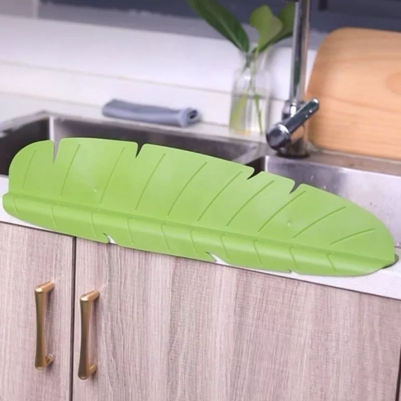 MG80PAPAN PENGHALANH CIPRATAN AIR SINK WASTAFEL/PAPAN PENGHALANG CIPRATAN AIR BAHAN SILIKON WASTAFEL DAPUR/KITCHEN SINK WATER SPLASH BOARD GUARD LEAF STYLE OIL PROOF SPLASHROOM/BAHAN SILIKON MOTIF DAUN